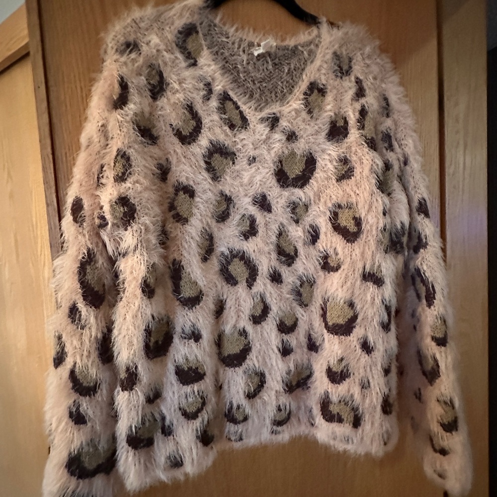 Chic Fuzzy Leopard V-Neck Sweater